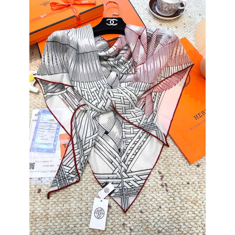 Hermes Triangle scarf/Shawl
