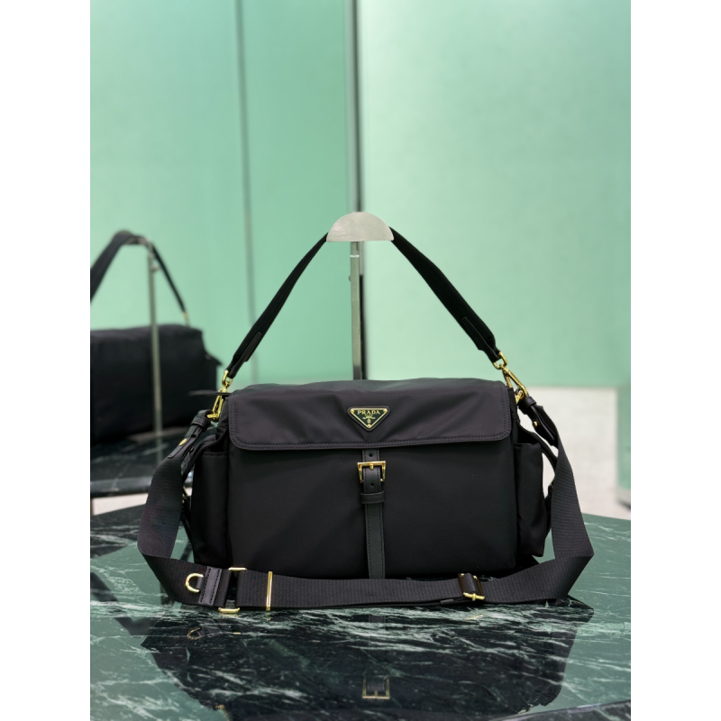 Borsa Prada Explore large in Re-Nylon con pattina-Black