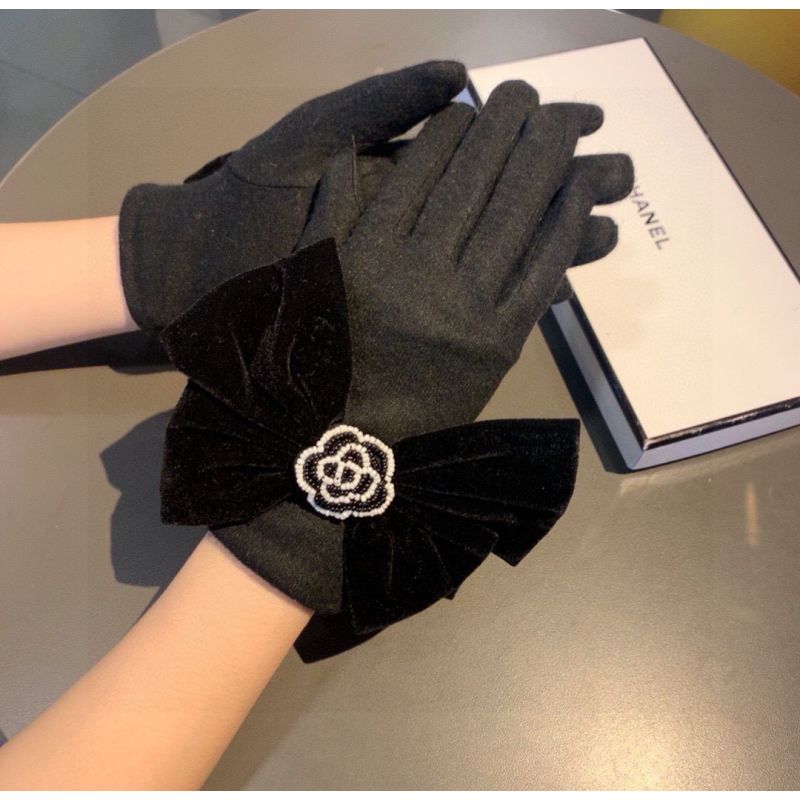 Chanel cashmere Gloves